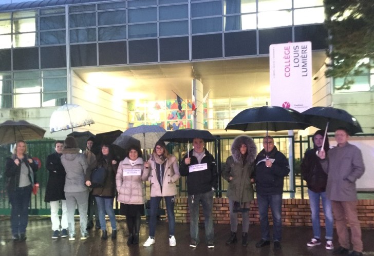 Rassemblement devant le Collège Lumière Marly-le-Roi, lundi 9 décembre