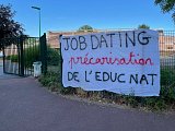 Banderole sur les grilles du lycée 